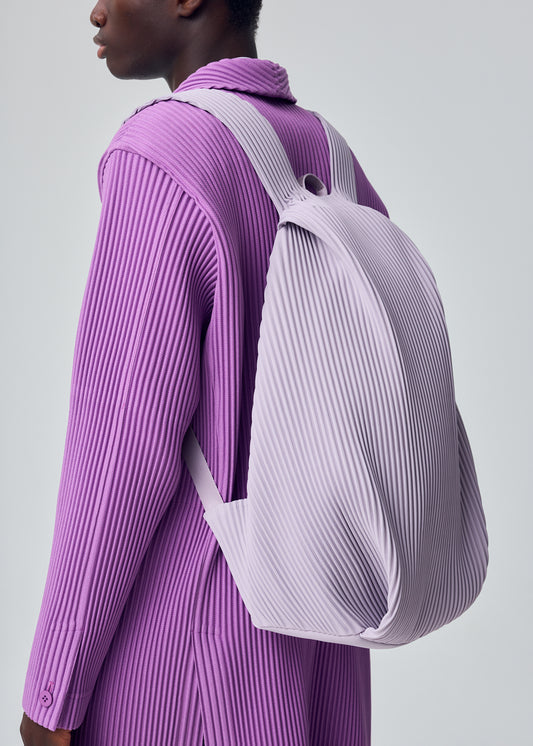 PLEATS BACKPACK、バッグ&財布_バックパック、着用画像1