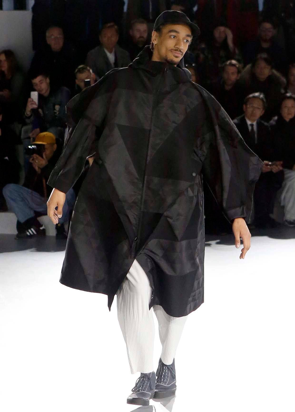 HOMME PLISSÉ ISSEY MIYAKE AUTUMN WINTER 20/21 コレクション17