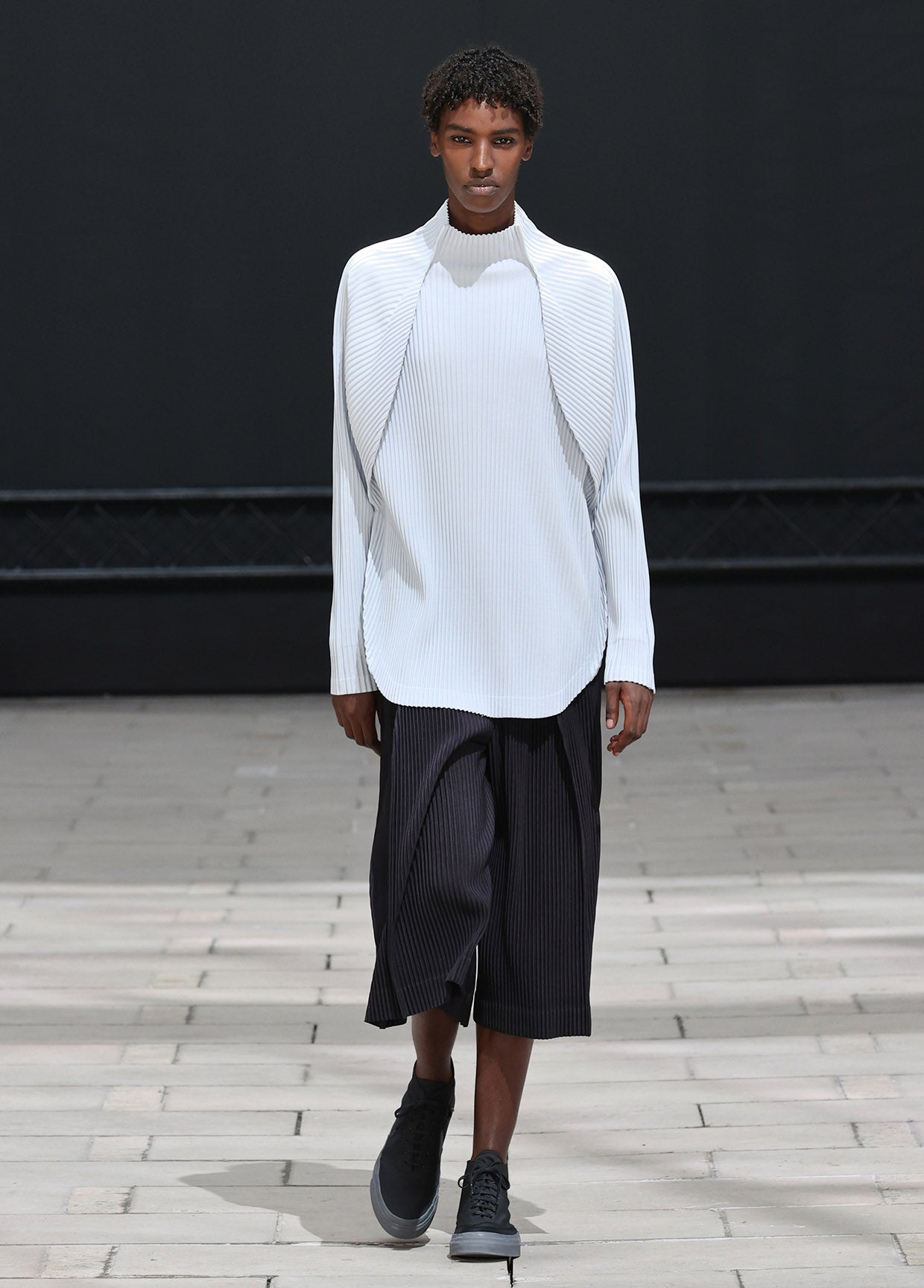 HOMME PLISSÉ ISSEY MIYAKE SPRING SUMMER 2023 コレクション01