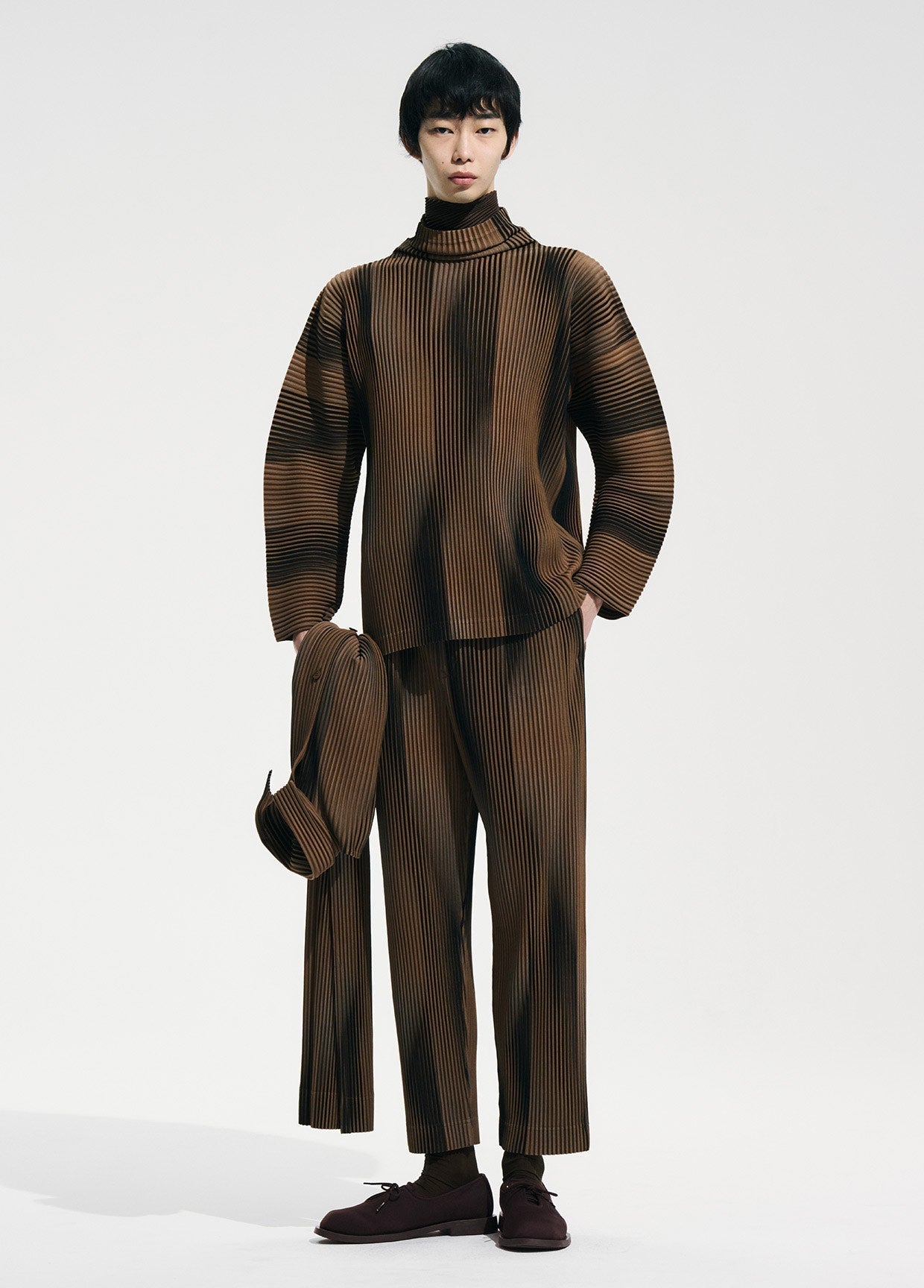 HOMME PLISSÉ ISSEY MIYAKE LOOK 05