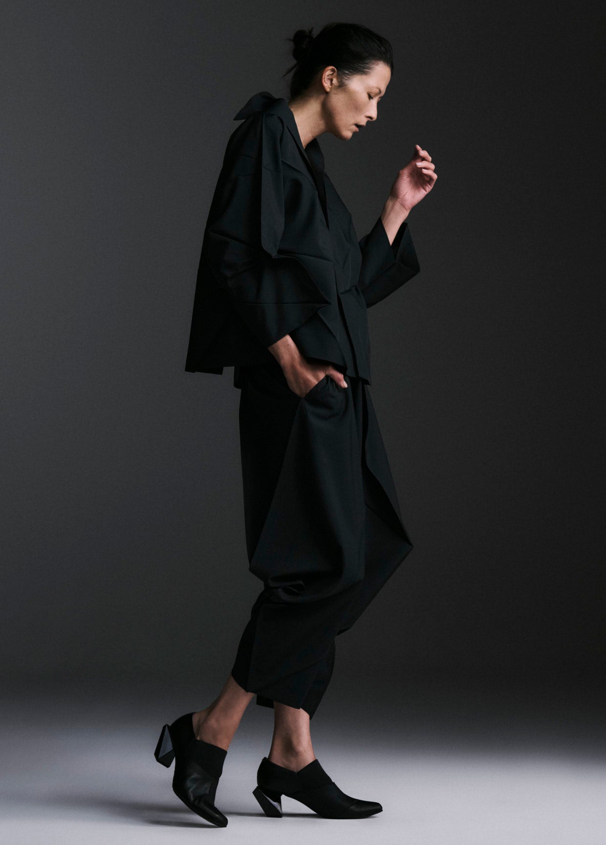 132 5. ISSEY MIYAKE LOOK 01