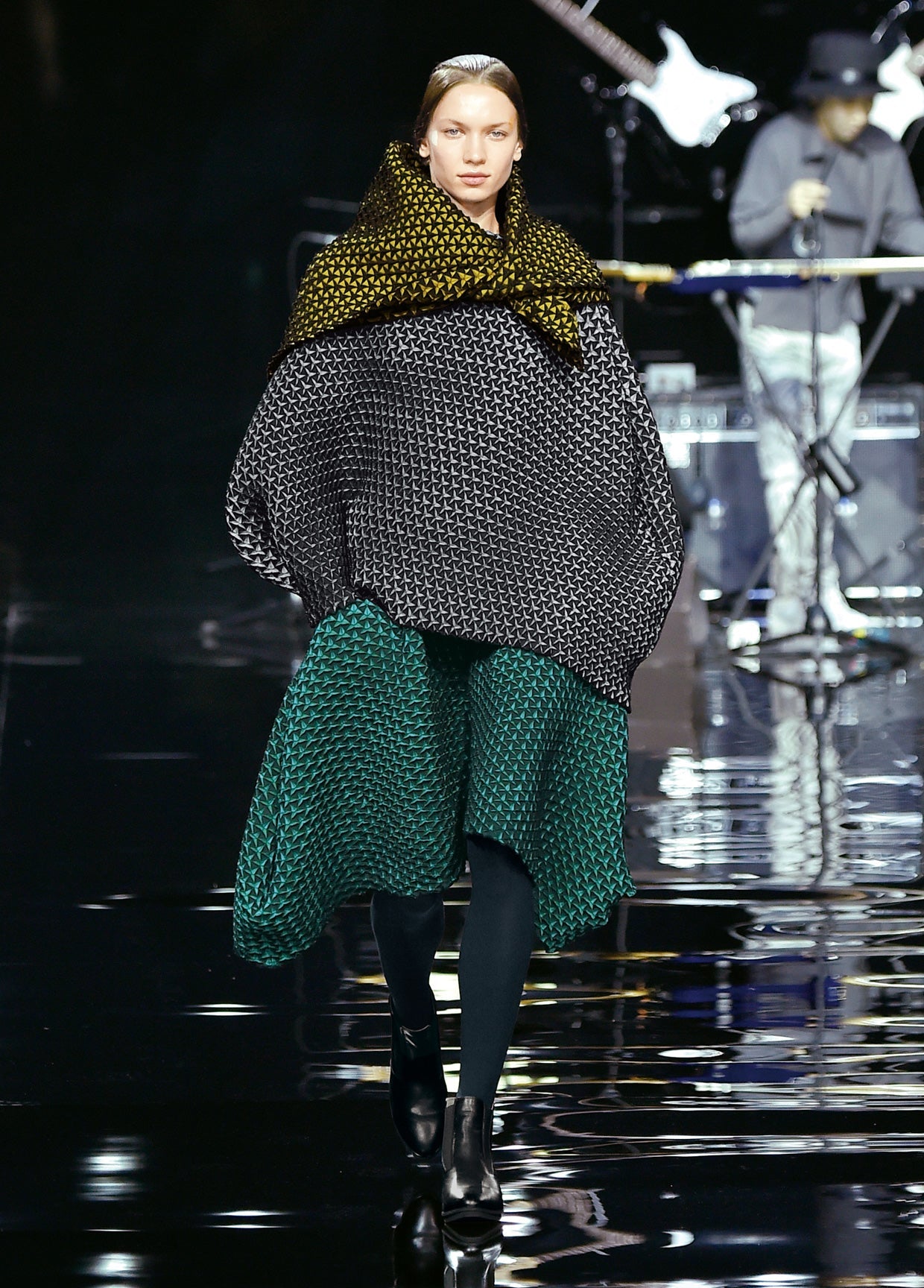 ISSEY MIYAKE AUTUMN WINTER 2015 コレクション06