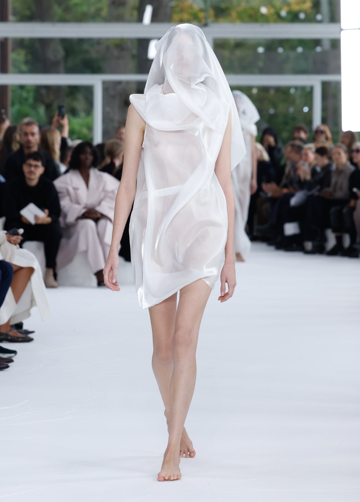 ISSEY MIYAKE SPRING SUMMER 2025 コレクション 01