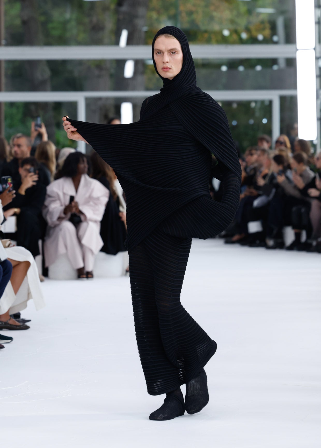ISSEY MIYAKE SPRING SUMMER 2025 コレクション 25