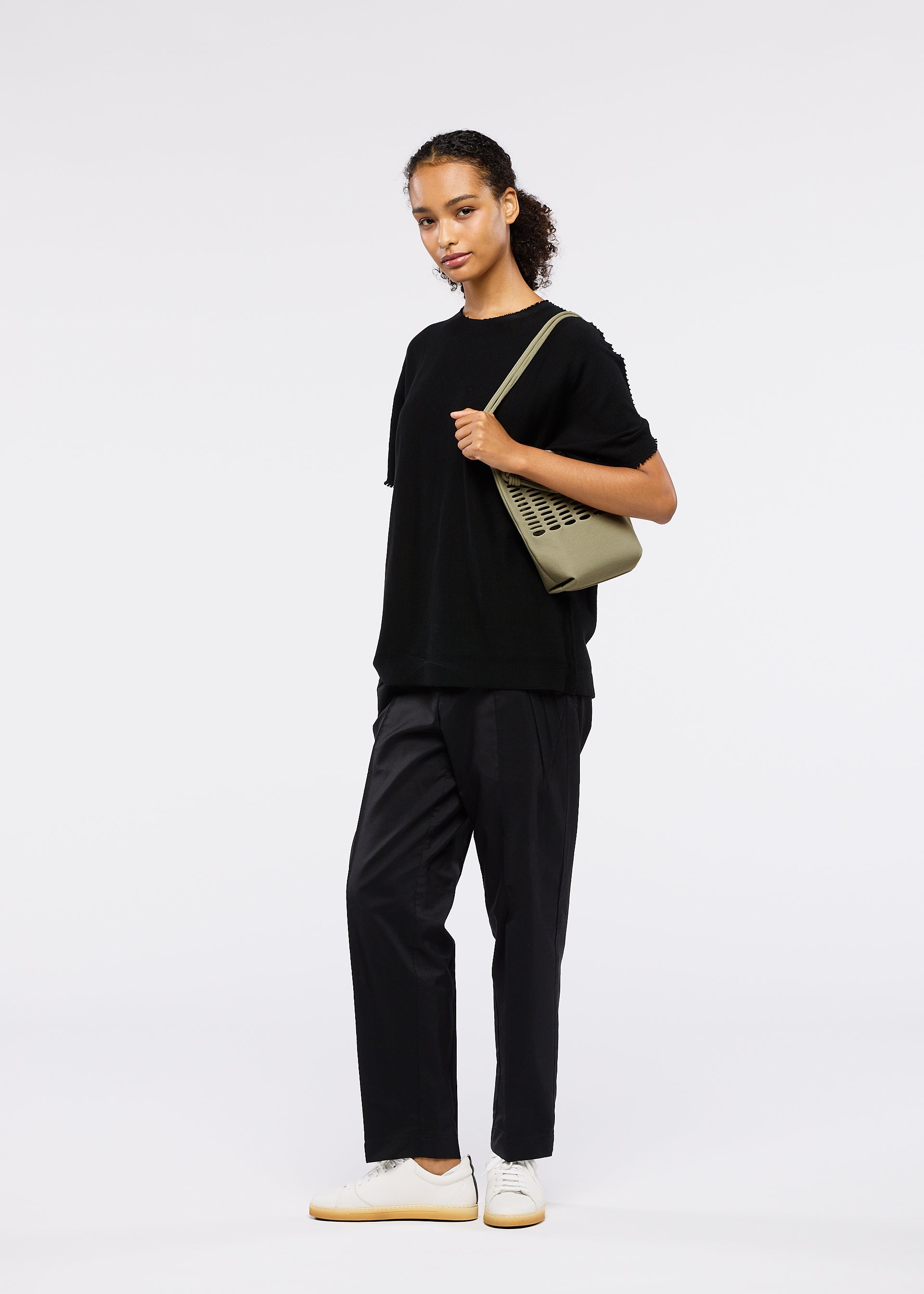 MOKKO FLAP POUCH、バッグ&財布_ショルダーバッグ、着用画像3