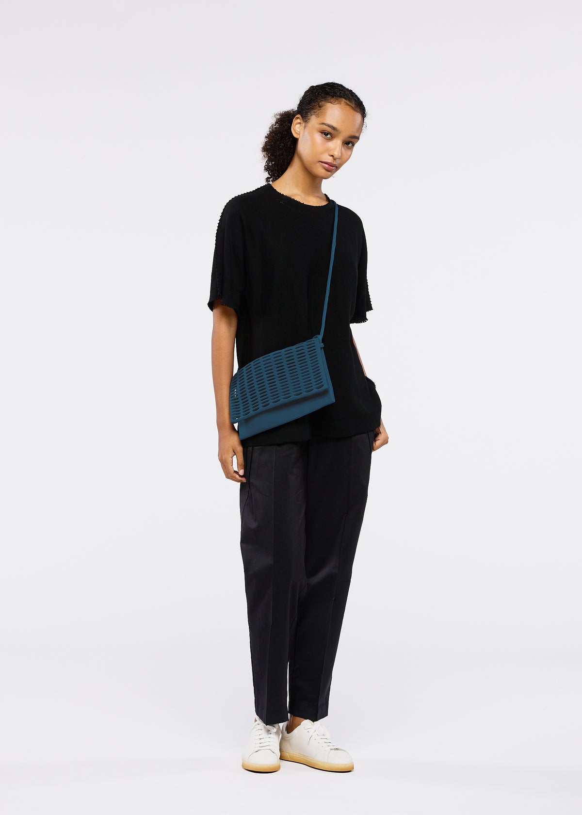 MOKKO FLAP POUCH、バッグ&財布_ショルダーバッグ、着用画像1
