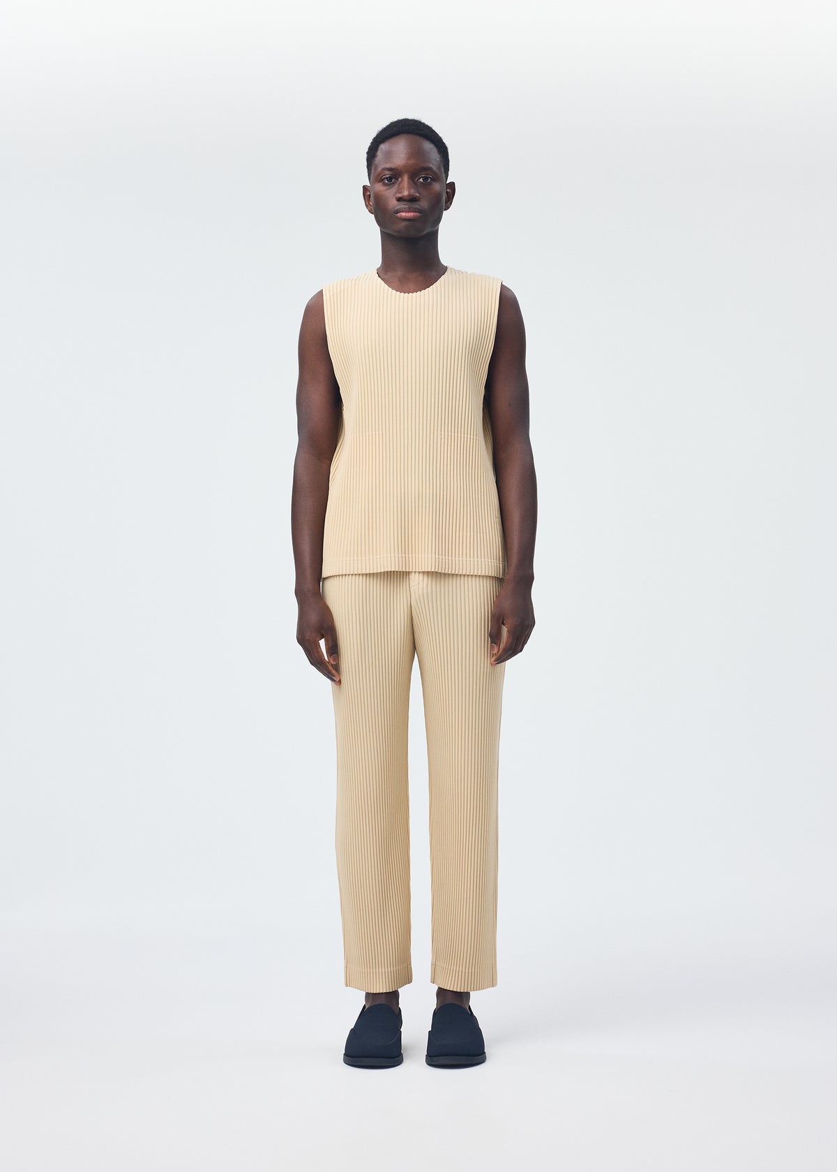 TAILORED PLEATS 2、メンズ_トップス_ベスト、着用画像1
