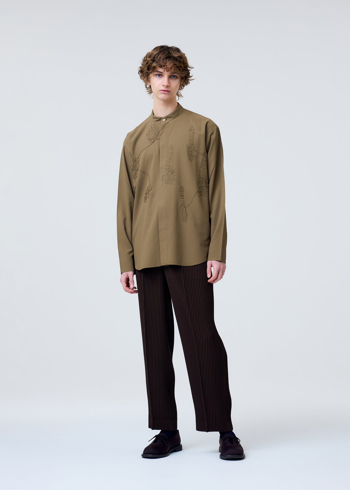 EMBROIDERY PRESS SHIRT、メンズ_トップス_シャツ、着用画像1