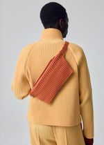 PLEATS SLIM BAG、バッグ&財布_ショルダーバッグ、着用画像1