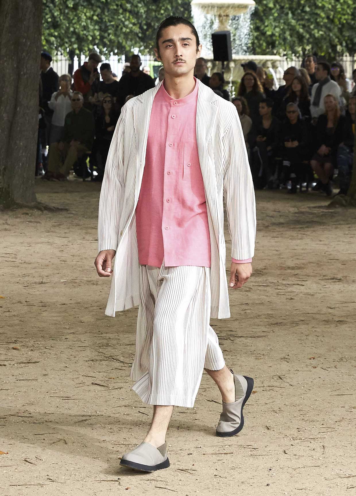 HOMME PLISSÉ ISSEY MIYAKE SPRING SUMMER 2020 コレクション 10