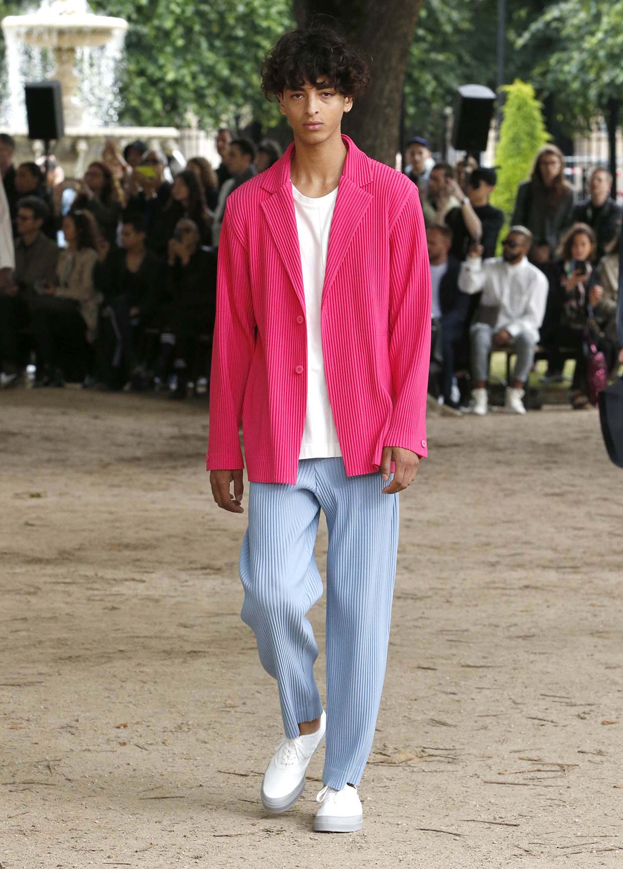 HOMME PLISSÉ ISSEY MIYAKE SPRING SUMMER 2020 コレクション 17