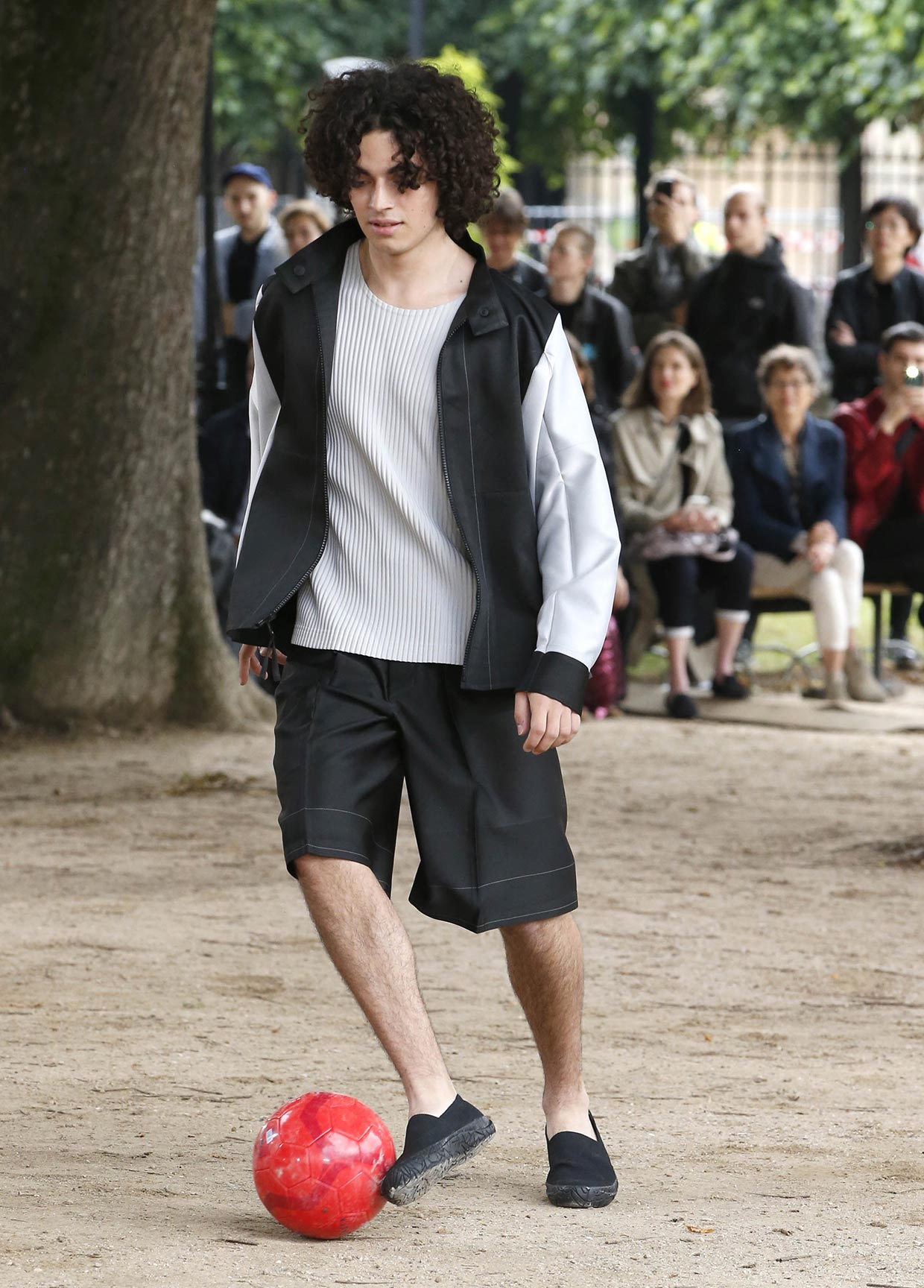 HOMME PLISSÉ ISSEY MIYAKE SPRING SUMMER 2020 コレクション 22