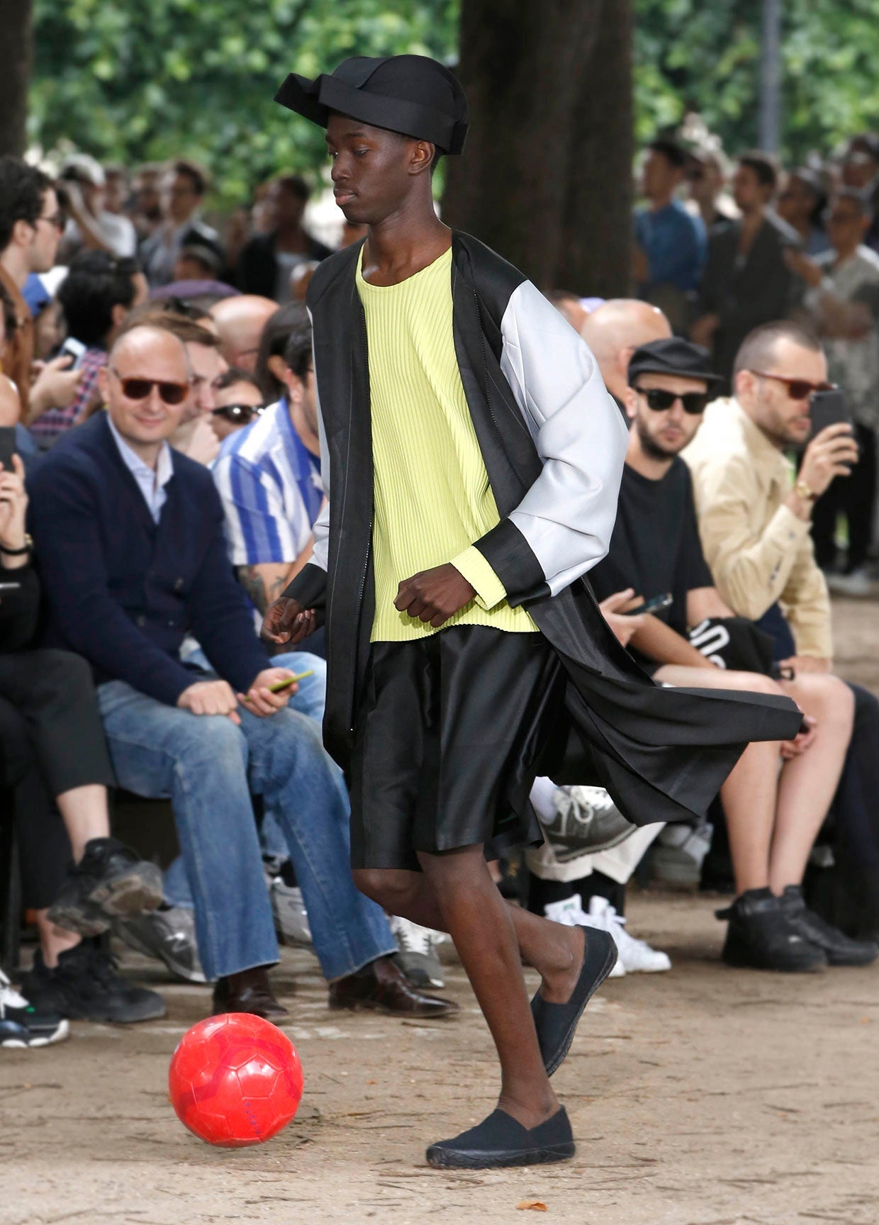 HOMME PLISSÉ ISSEY MIYAKE SPRING SUMMER 2020 コレクション 23
