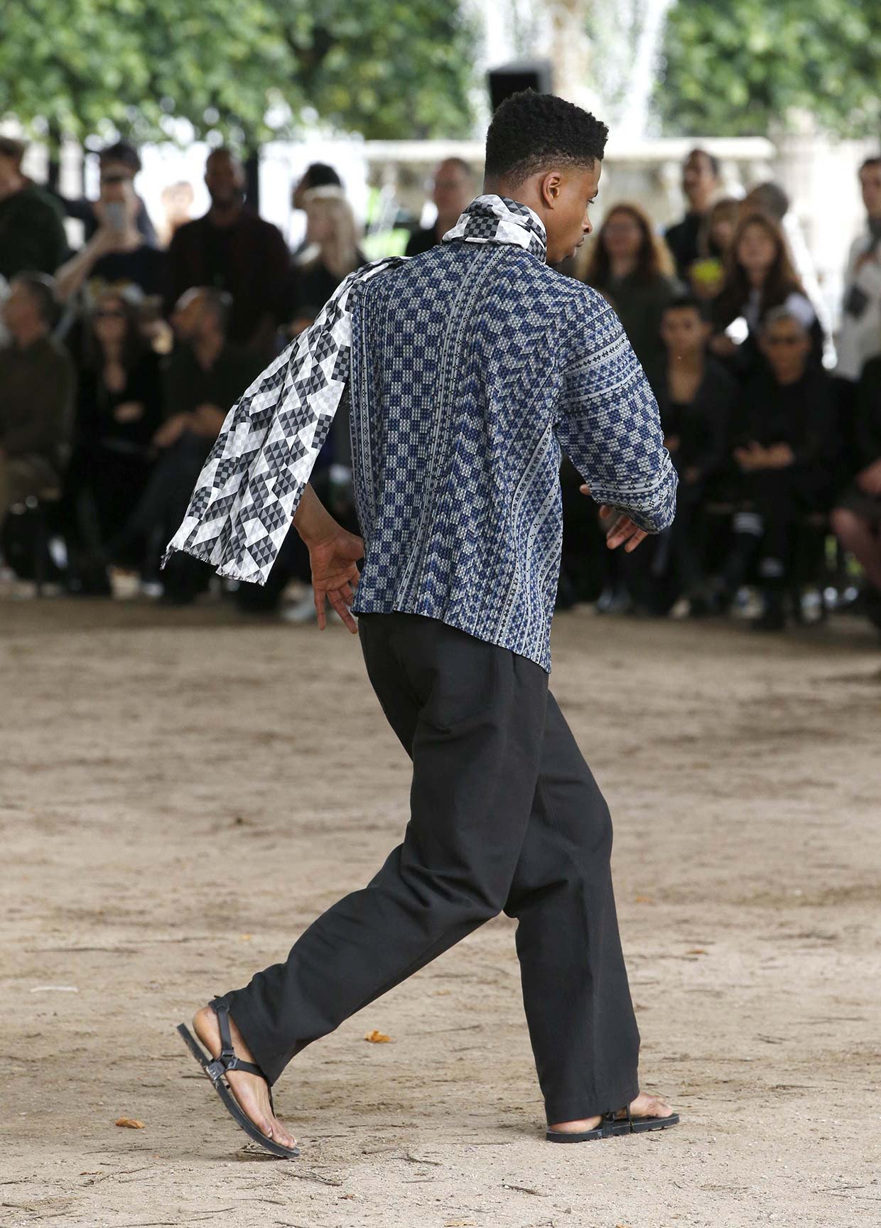 HOMME PLISSÉ ISSEY MIYAKE SPRING SUMMER 2020 コレクション 33