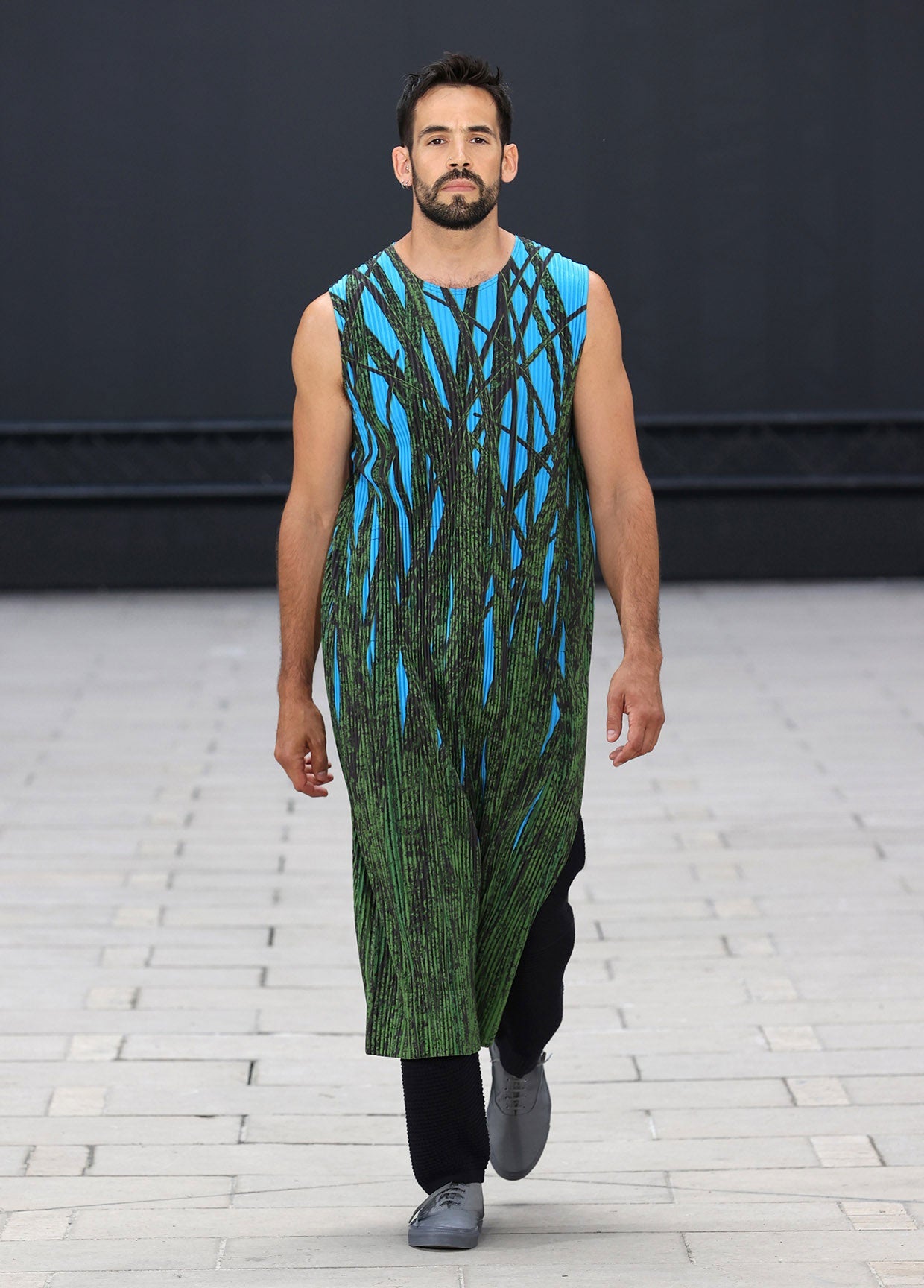 HOMME PLISSÉ ISSEY MIYAKE SPRING SUMMER 2023 コレクション 32