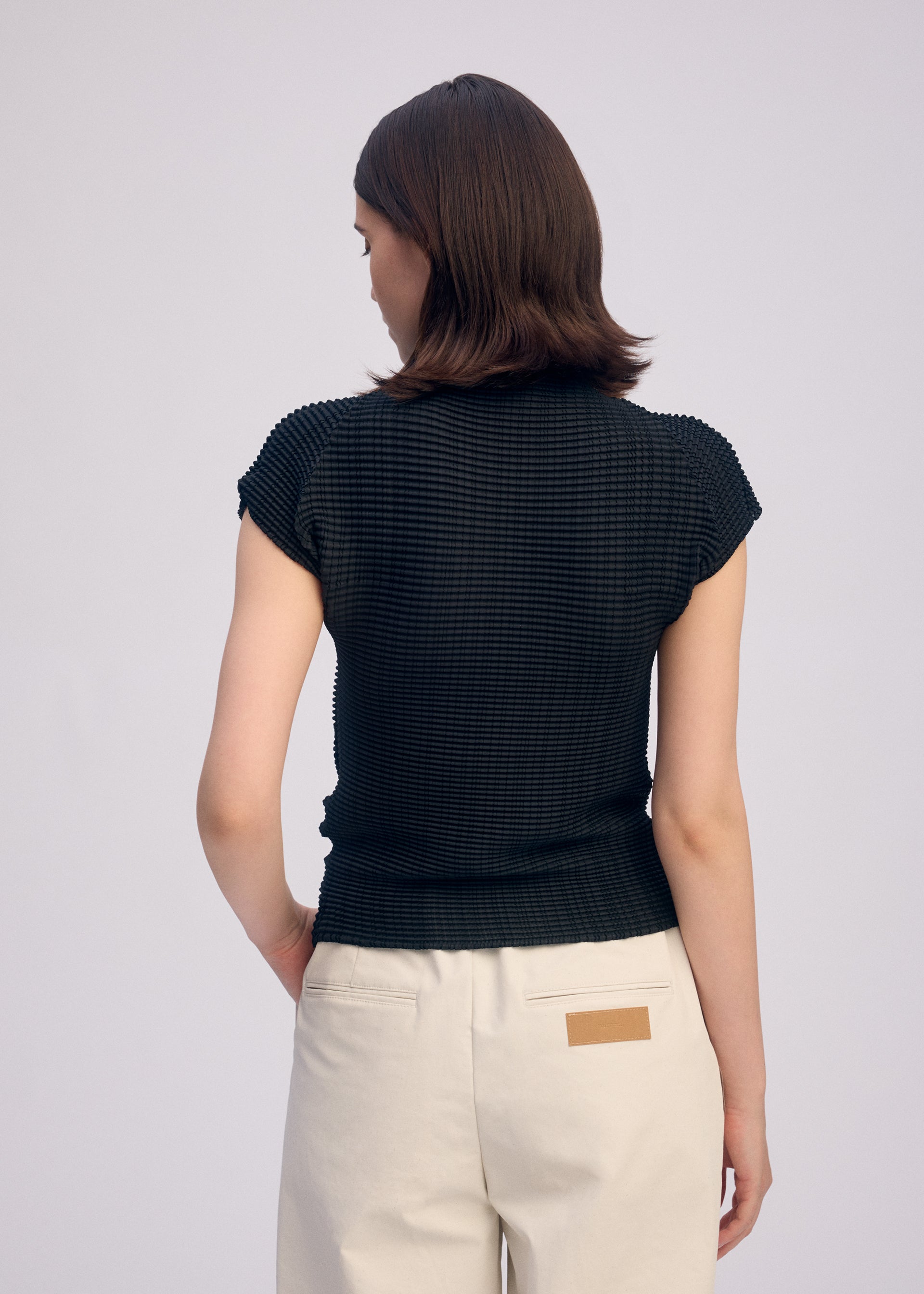 WOOLY PLEATS BK/WT-66、ウィメンズ_トップス_トップ、着用画像3