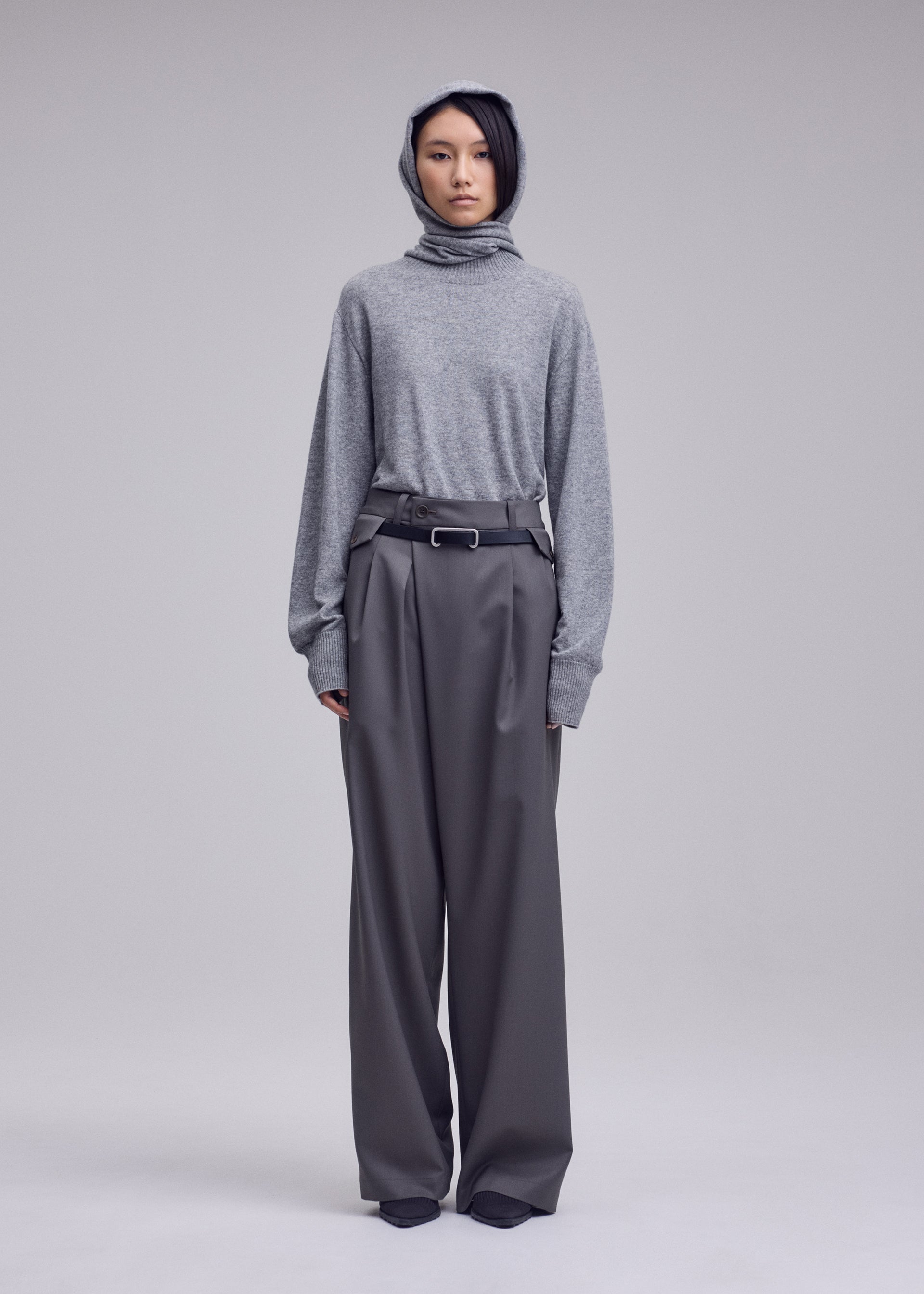 LUSTROUS WOOL PANTS、ウィメンズ_パンツ、着用画像1