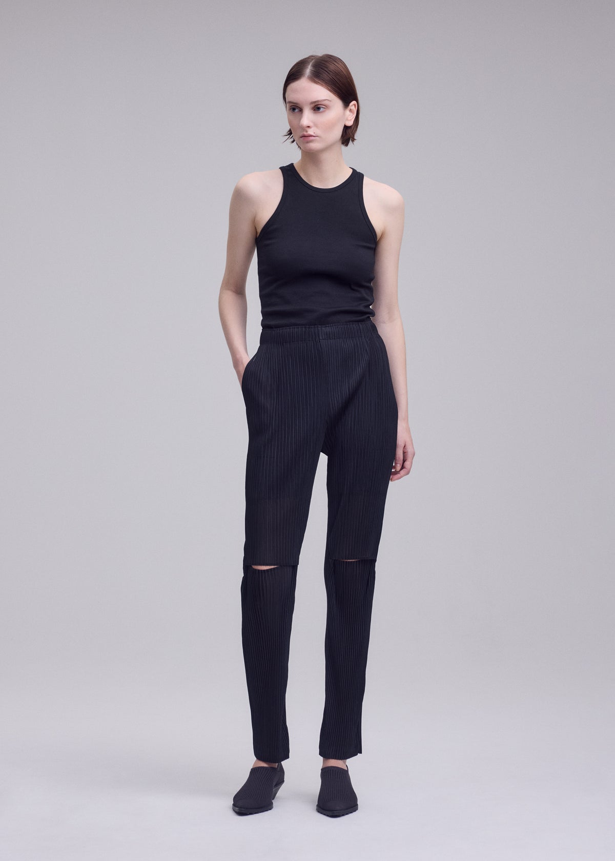 SHEER SLIT PLEATS、ウィメンズ_パンツ、着用画像2