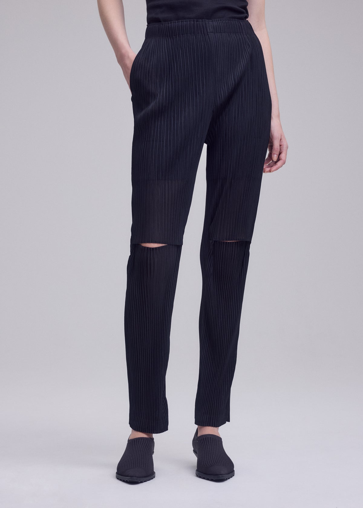 SHEER SLIT PLEATS、ウィメンズ_パンツ、着用画像3