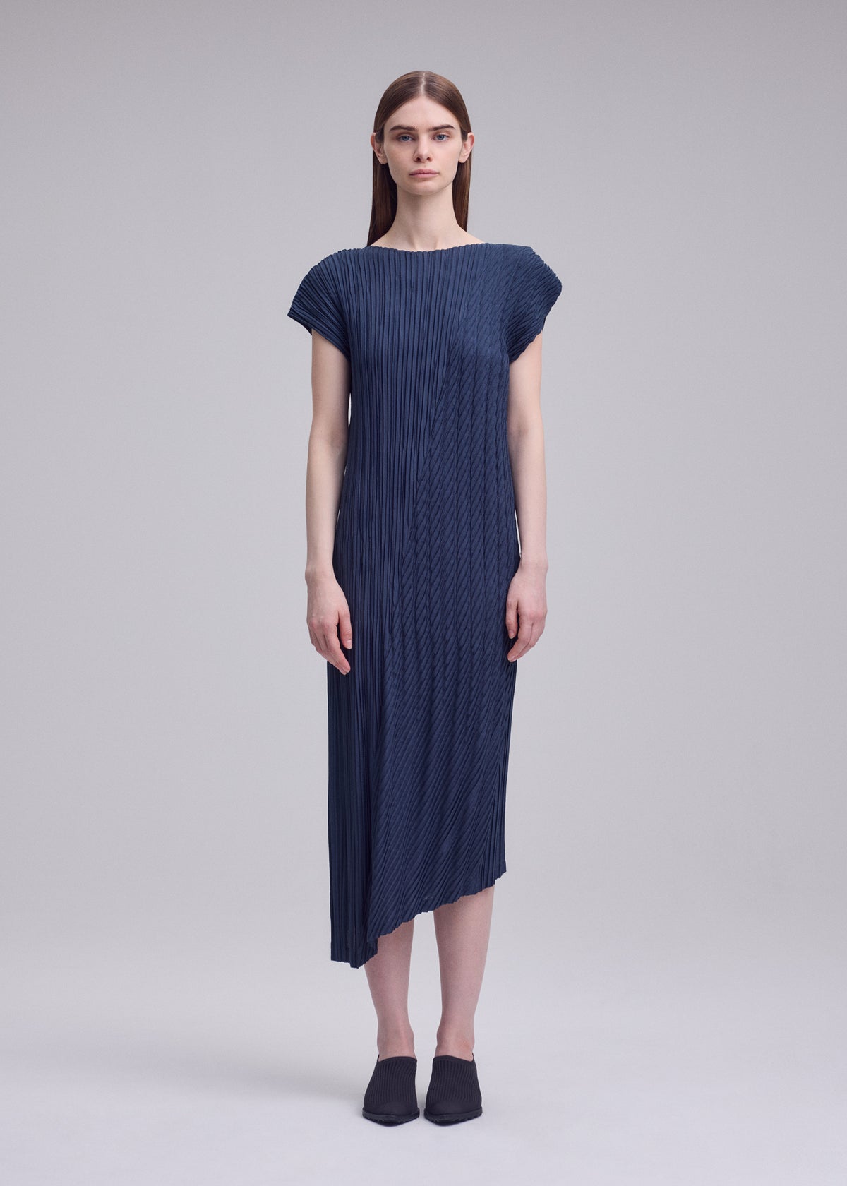 UNFURLING PLEATS、ウィメンズ_ワンピース、着用画像1