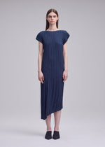 UNFURLING PLEATS、ウィメンズ_ワンピース、着用画像1