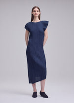 UNFURLING PLEATS、ウィメンズ_ワンピース、着用画像2