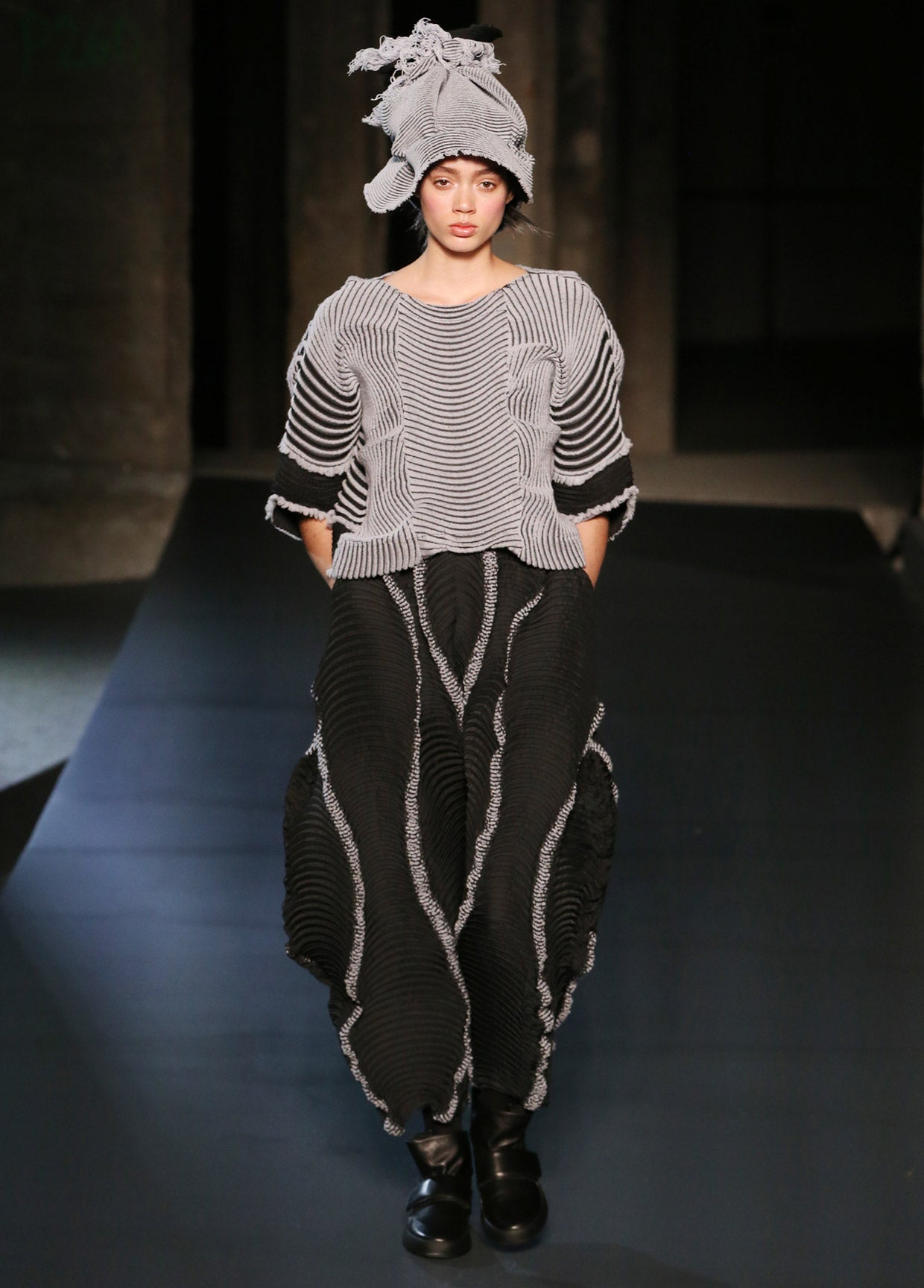 ISSEY MIYAKE AUTUMN WINTER 2018 コレクション 14