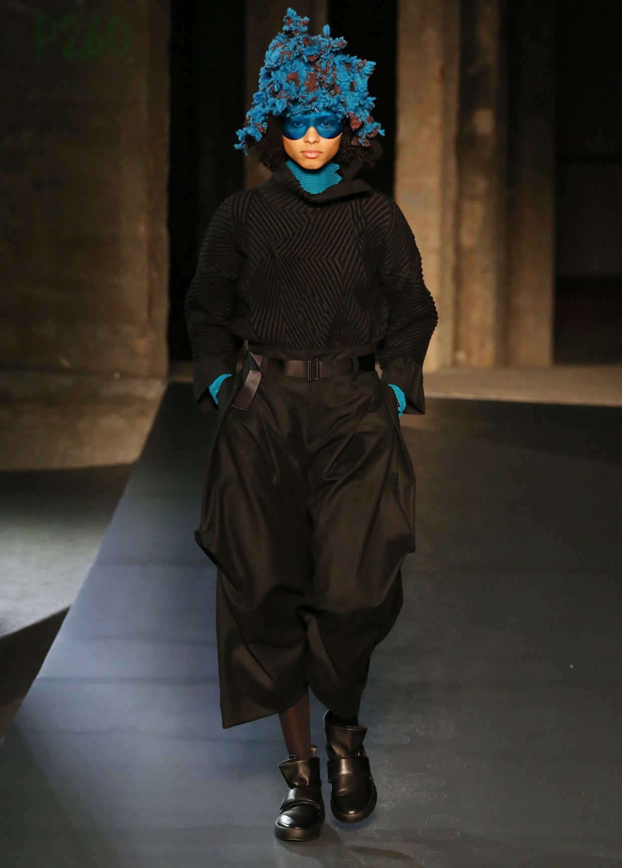 ISSEY MIYAKE AUTUMN WINTER 2018 コレクション 25
