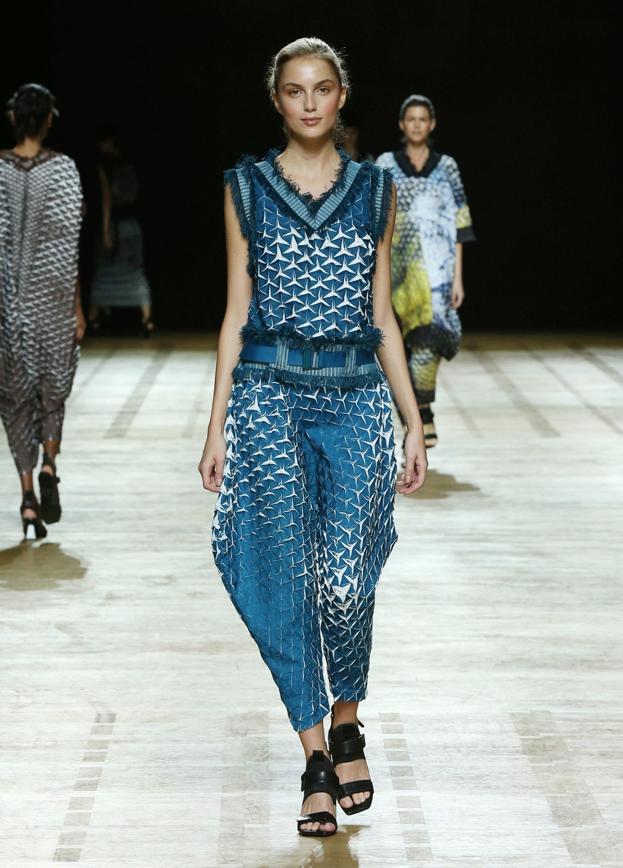 ISSEY MIYAKE SPRING SUMMER 2018 コレクション 06