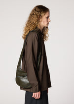 CARVED LEATHER BAG、バッグ&財布_ショルダーバッグ、着用画像1