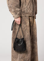 ELEMENTS LEATHER BAG、バッグ&財布_ショルダーバッグ、着用画像1