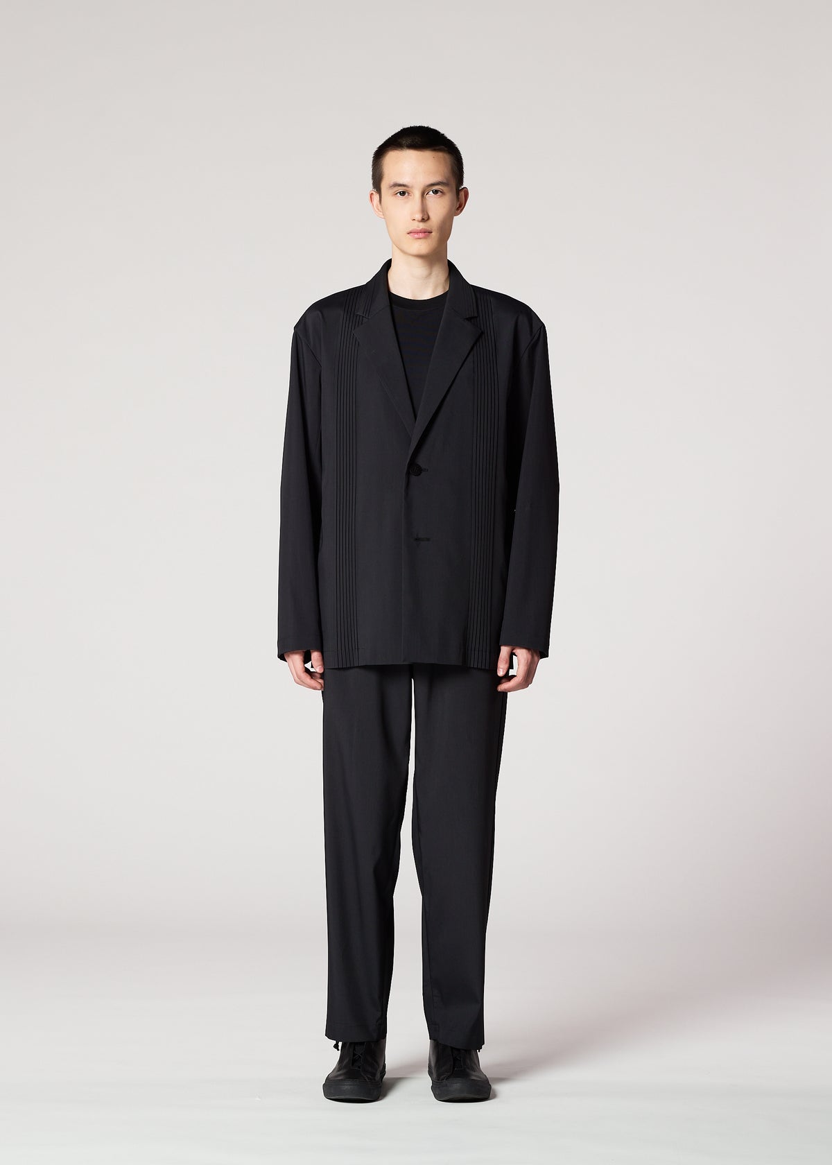 AIR PLEATS BLACK、メンズ_ジャケット&コート_ジャケット＆ブルゾン、着用画像1