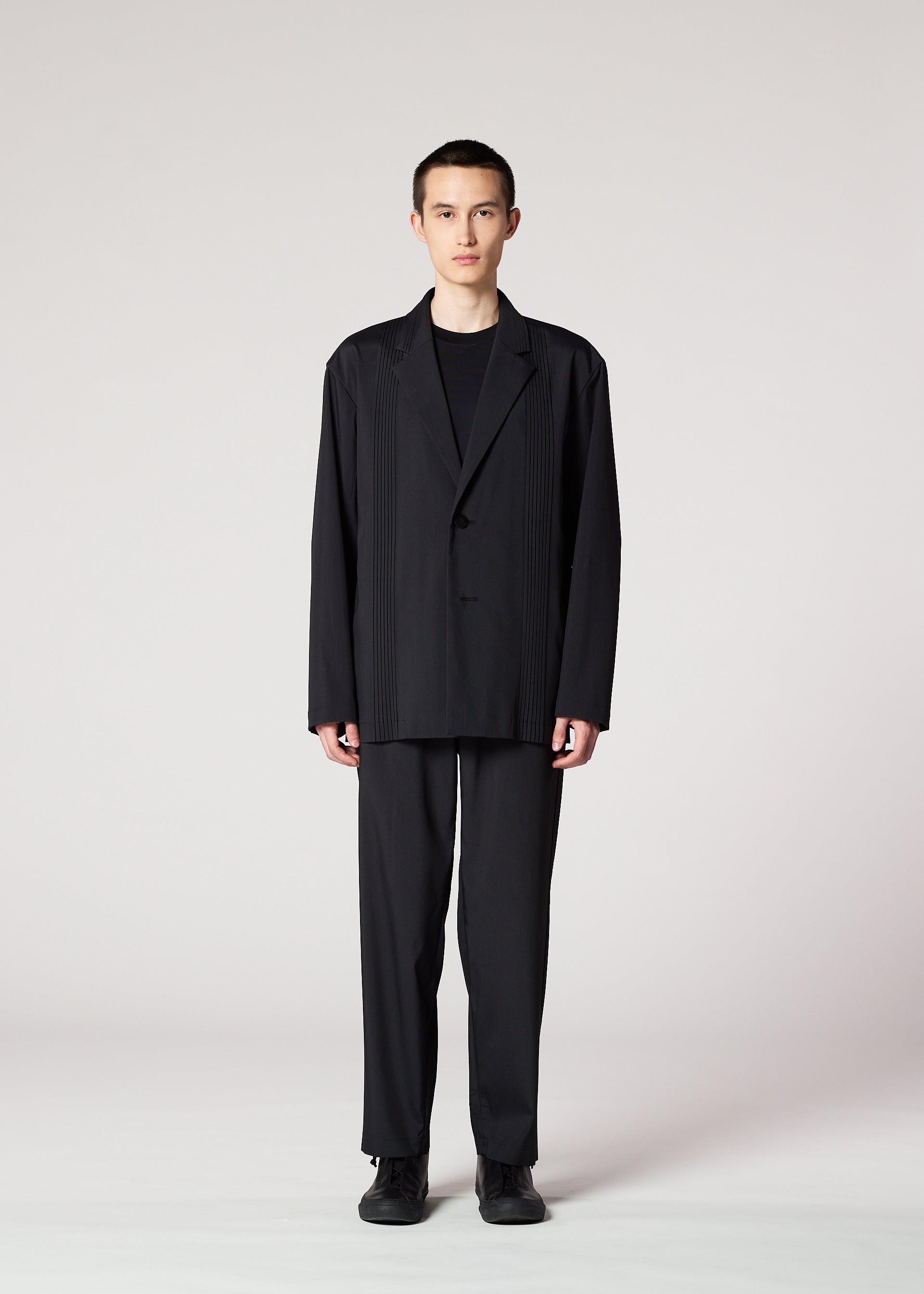 AIR PLEATS BLACK、メンズ_ジャケット&コート_ジャケット＆ブルゾン、着用画像1