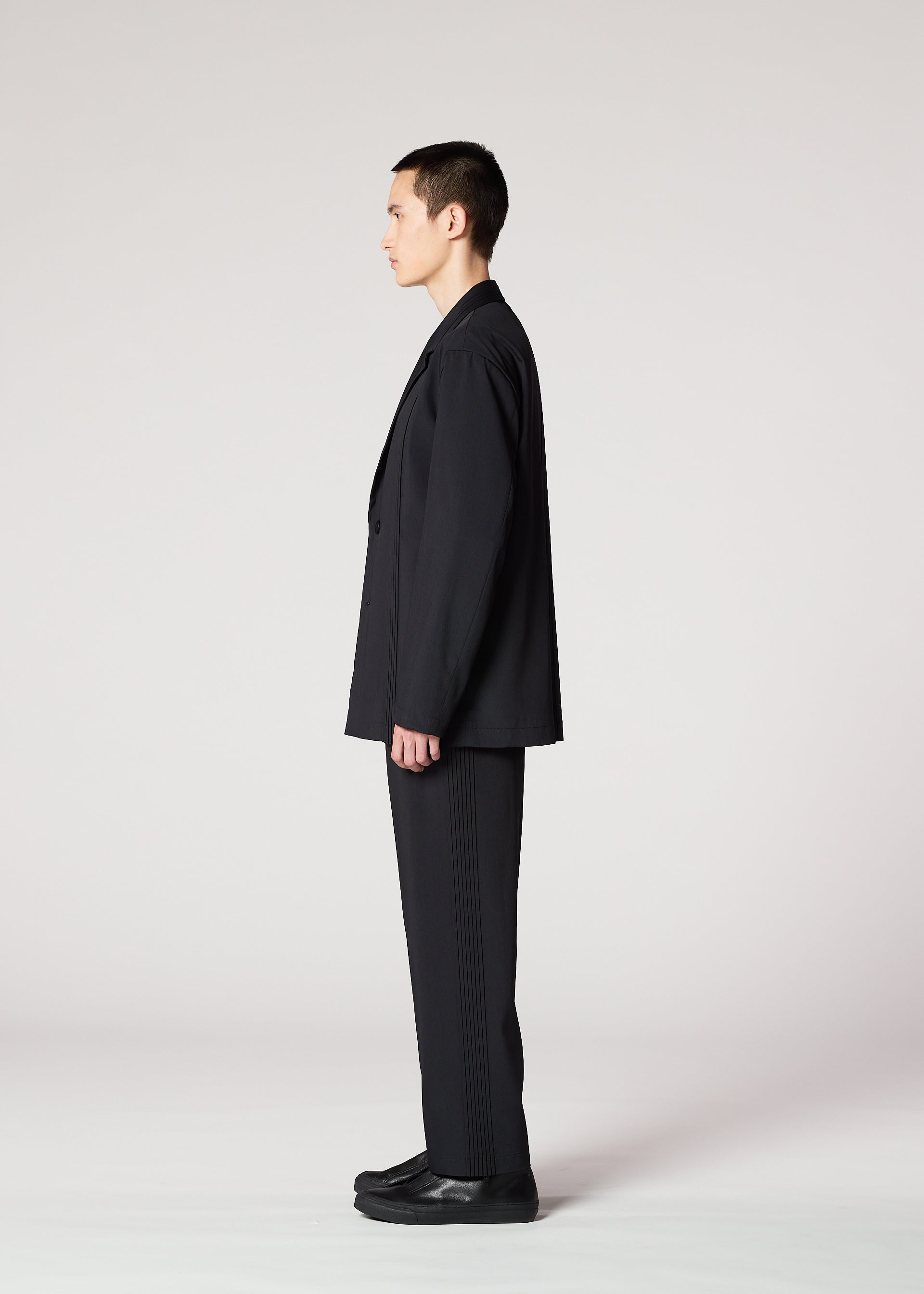 AIR PLEATS BLACK、メンズ_パンツ、着用画像2