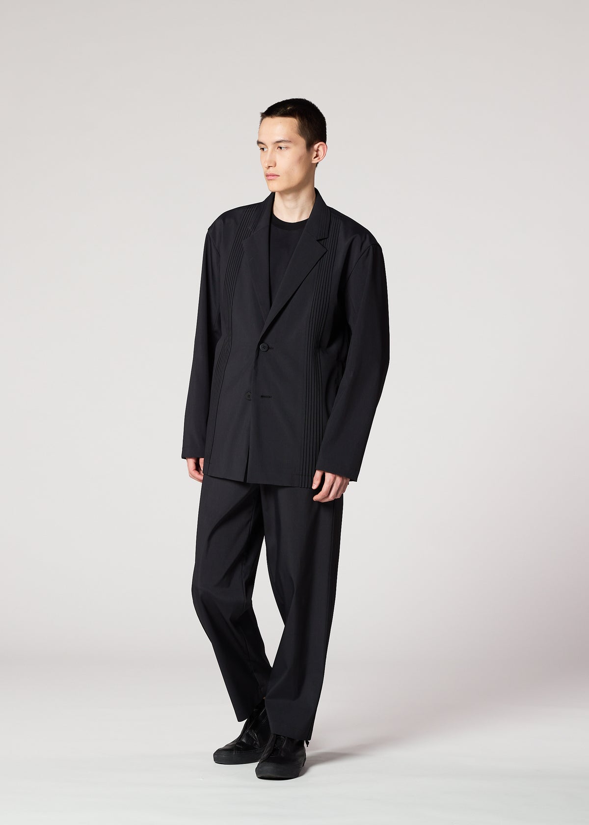 AIR PLEATS BLACK、メンズ_パンツ、着用画像4