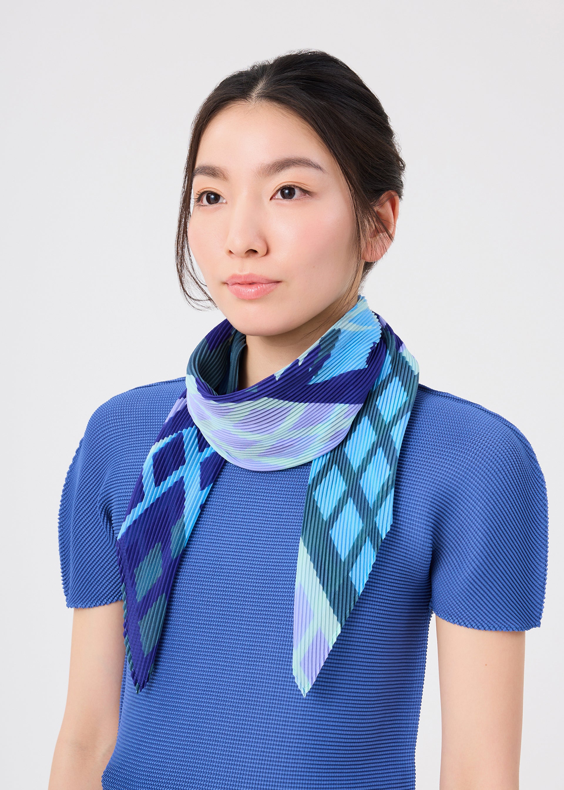 BUILDING PLEATS STOLE、アクセサリー&その他_ストール、着用画像1