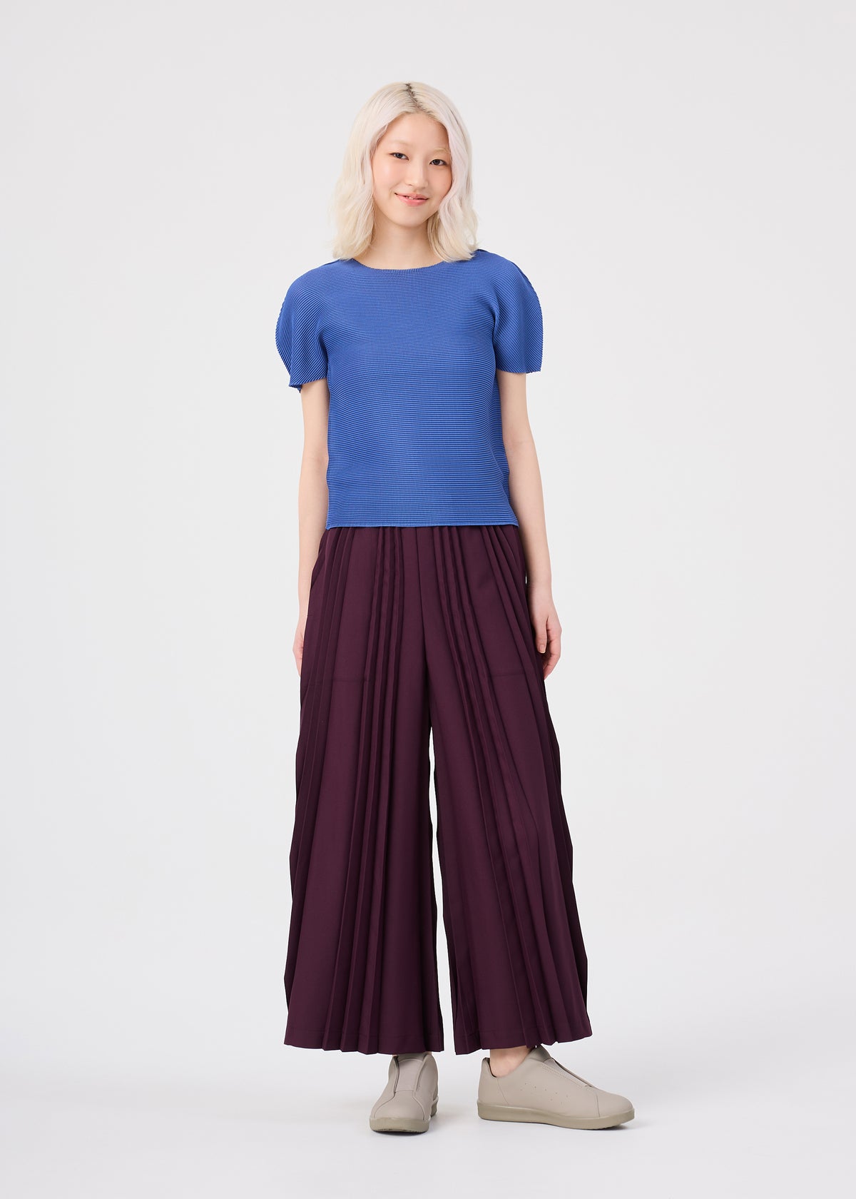 TOWER PLEATS BOTTOM、ウィメンズ_パンツ、着用画像1