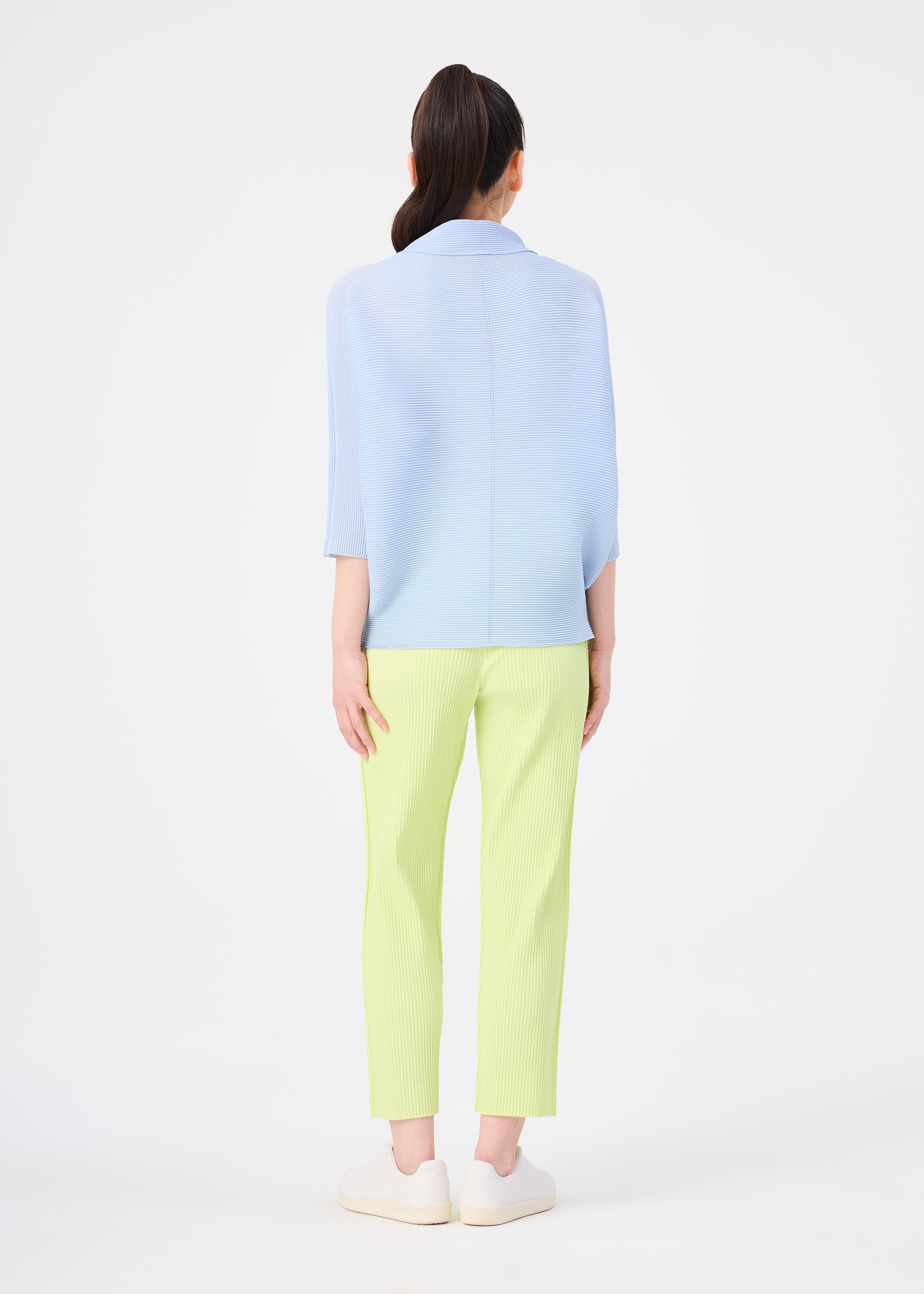 FINE KNIT PLEATS COLOR 1、ウィメンズ_パンツ、着用画像2