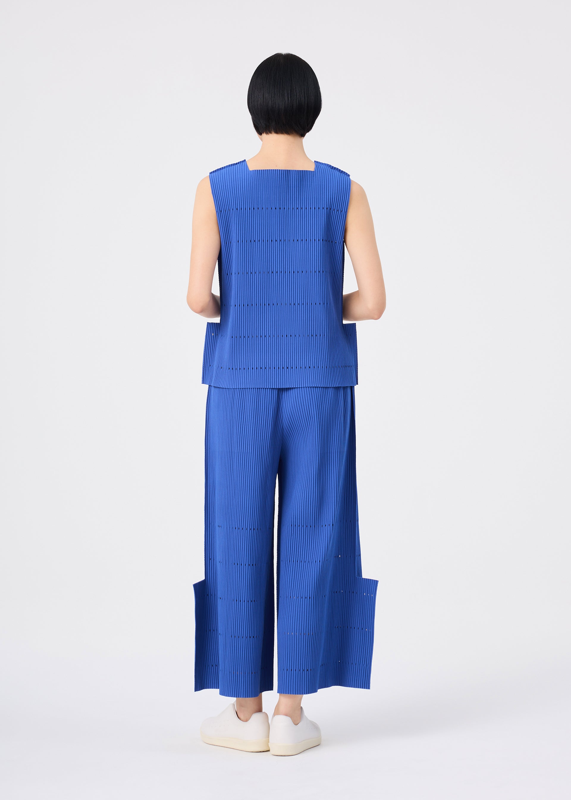 FINE KNIT PLEATS BOTTOM 1、ウィメンズ_パンツ、着用画像2