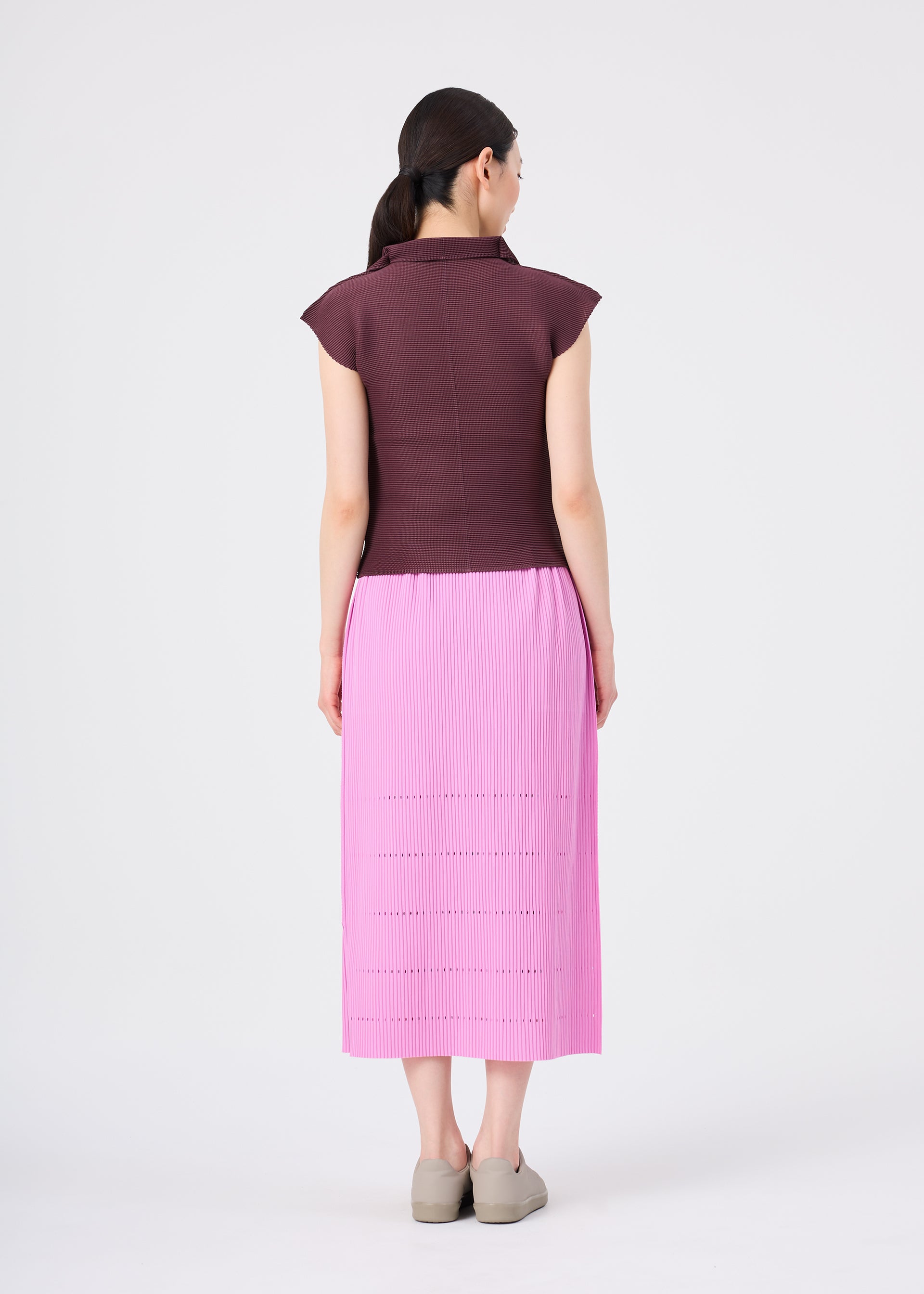 FINE KNIT PLEATS BOTTOM 1、ウィメンズ_スカート、着用画像2