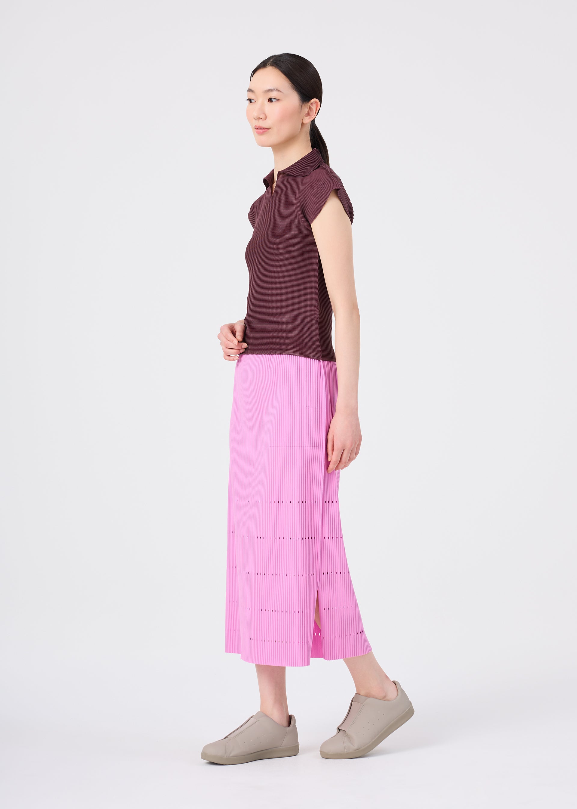 FINE KNIT PLEATS BOTTOM 1、ウィメンズ_スカート、着用画像3