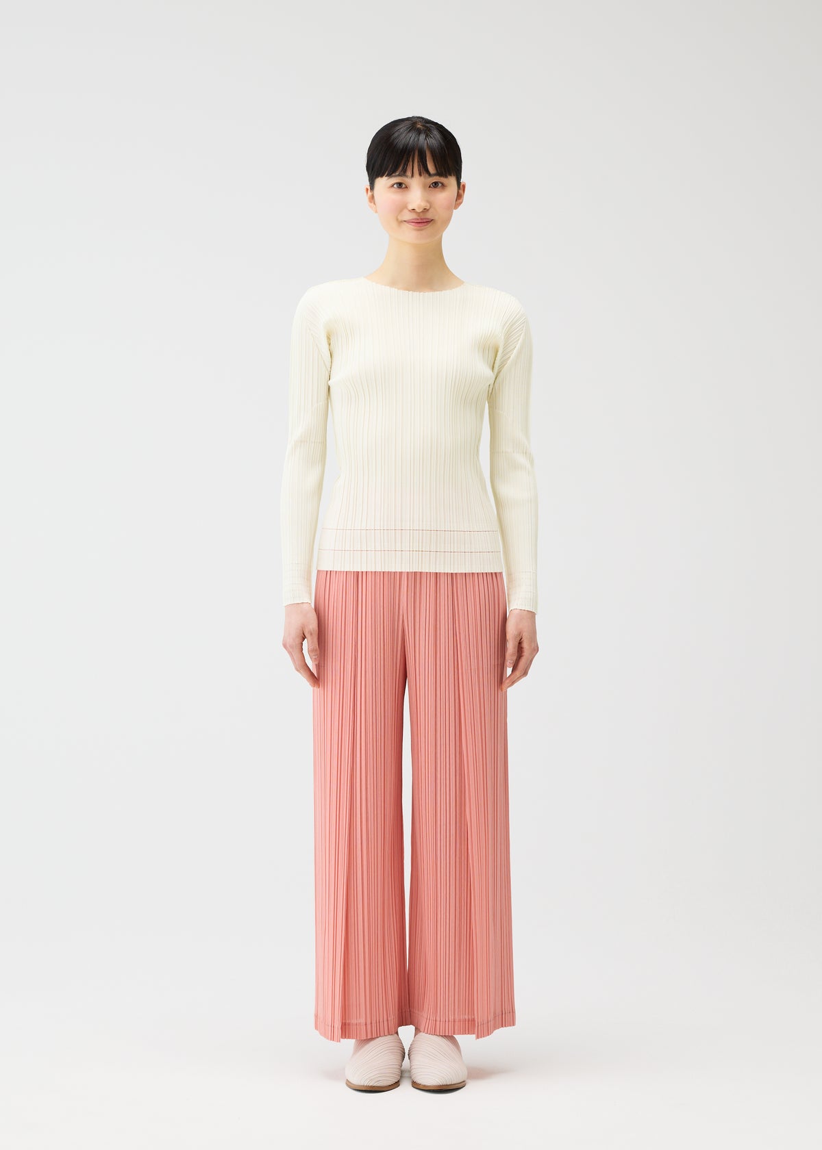 RAMIE PLEATS、ウィメンズ_パンツ、着用画像1