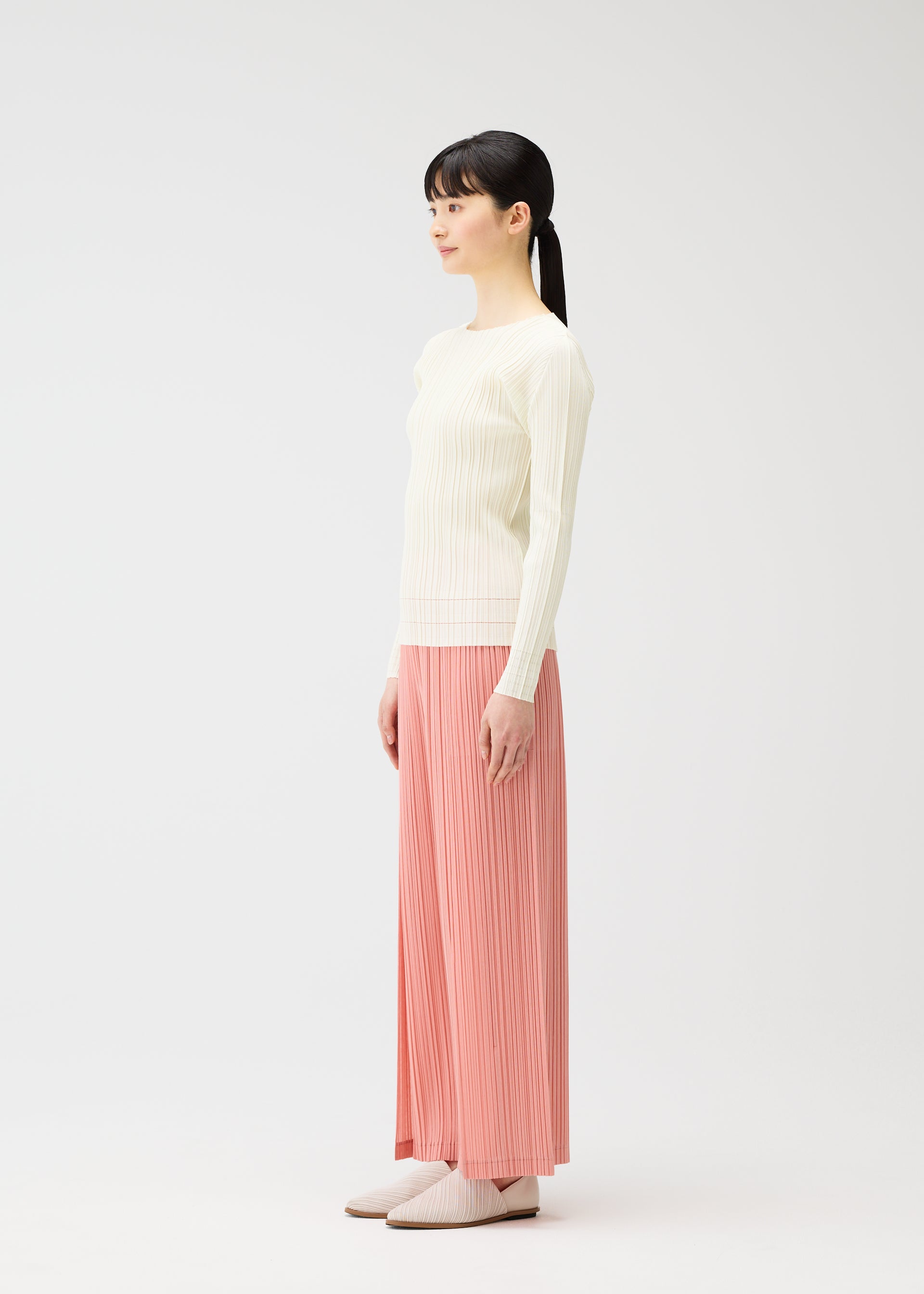 RAMIE PLEATS、ウィメンズ_パンツ、着用画像2