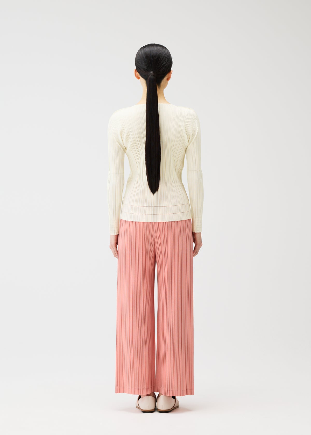 RAMIE PLEATS、ウィメンズ_パンツ、着用画像3