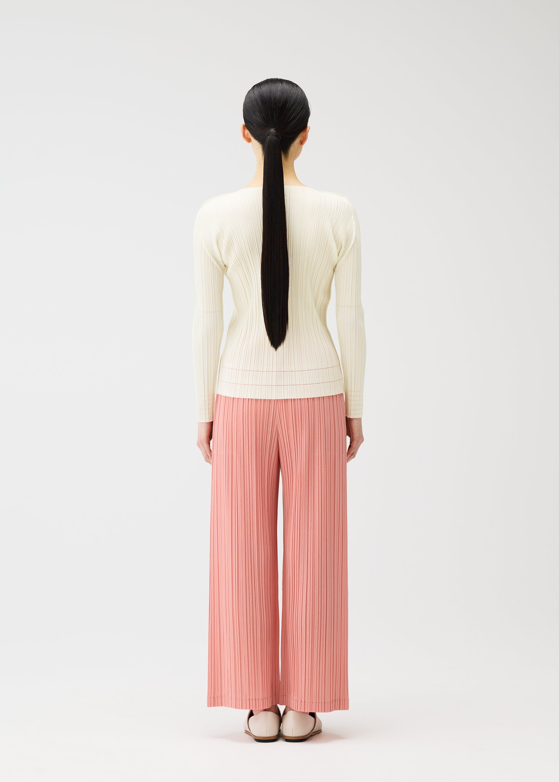 RAMIE PLEATS、ウィメンズ_パンツ、着用画像3