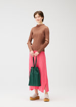 PLEATS TOTE BAG、バッグ&財布_トートバッグ、着用画像1