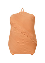 BIAS PLEATS BACKPACK、バッグ&財布_バックパック、オレンジ