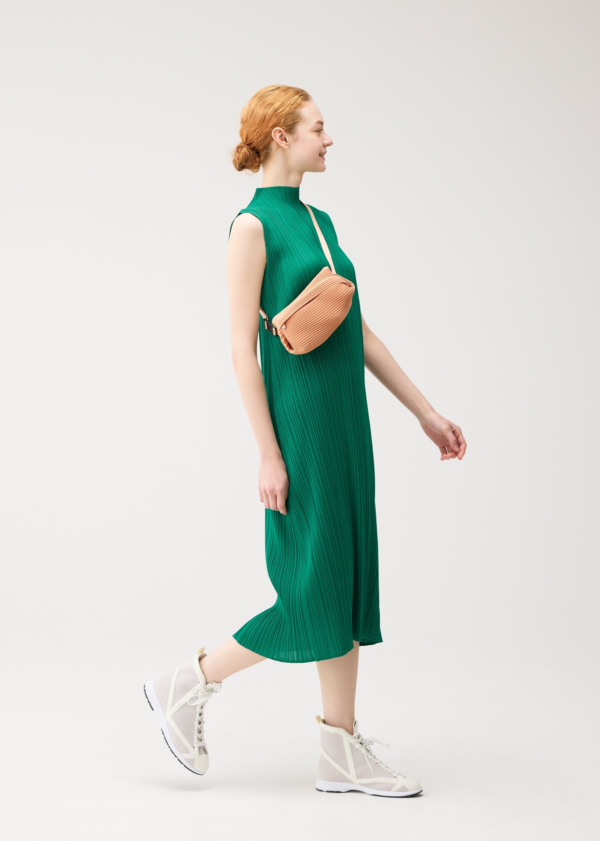 BIAS PLEATS WAIST BAG、バッグ&財布、着用画像1