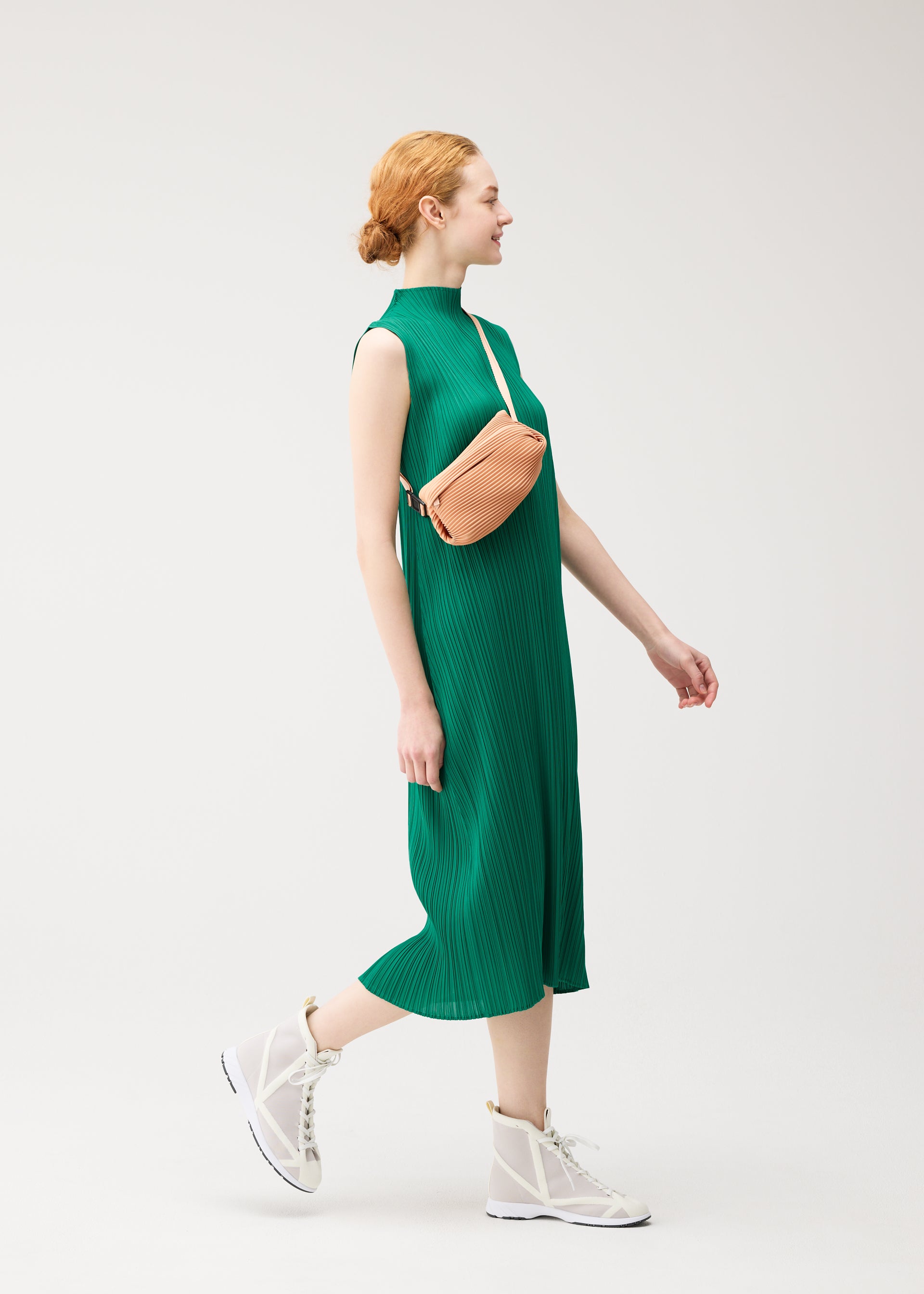 BIAS PLEATS WAIST BAG、バッグ&財布、着用画像1