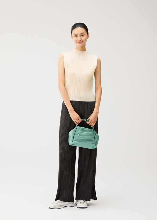 BIAS PLEATS BAG、バッグ&財布_ショルダーバッグ、着用画像1
